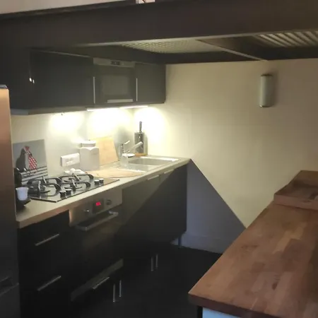 Apartment Centre *